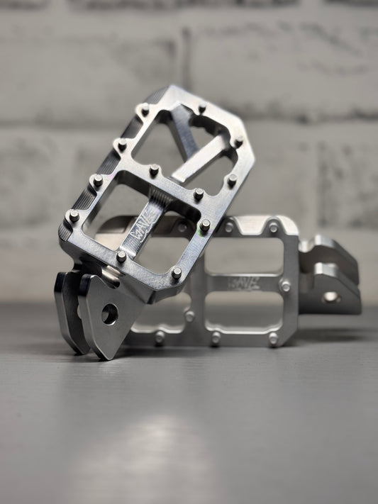 WAVE WIDE PEGS CHROME/SILVER PRE ORDER.